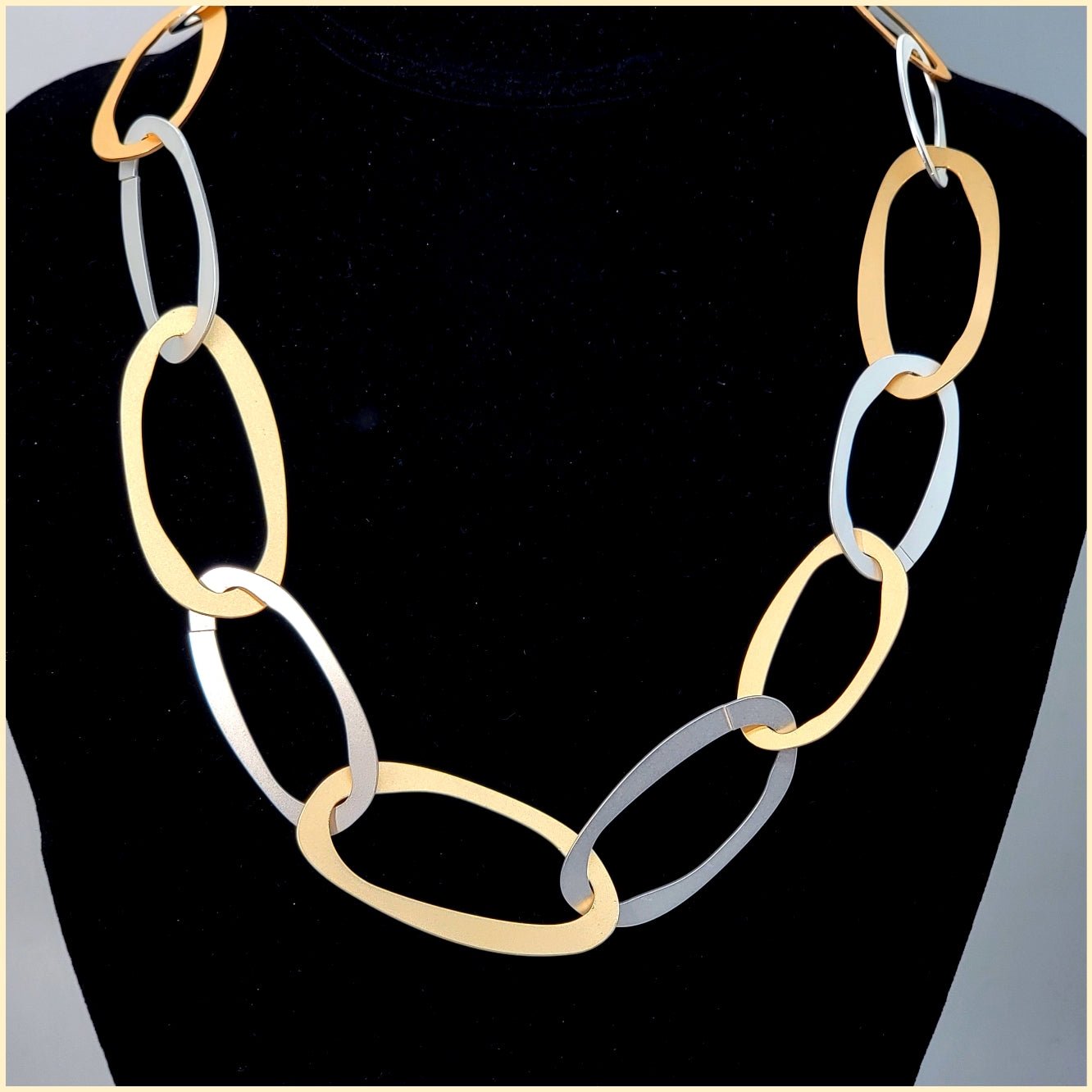 Oval Loops Necklace - Leila Jewels