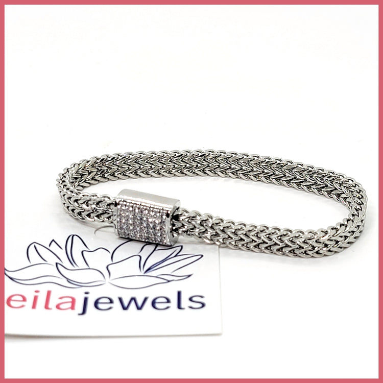 Pavé Clasp Magnet Bracelet - Leila Jewels