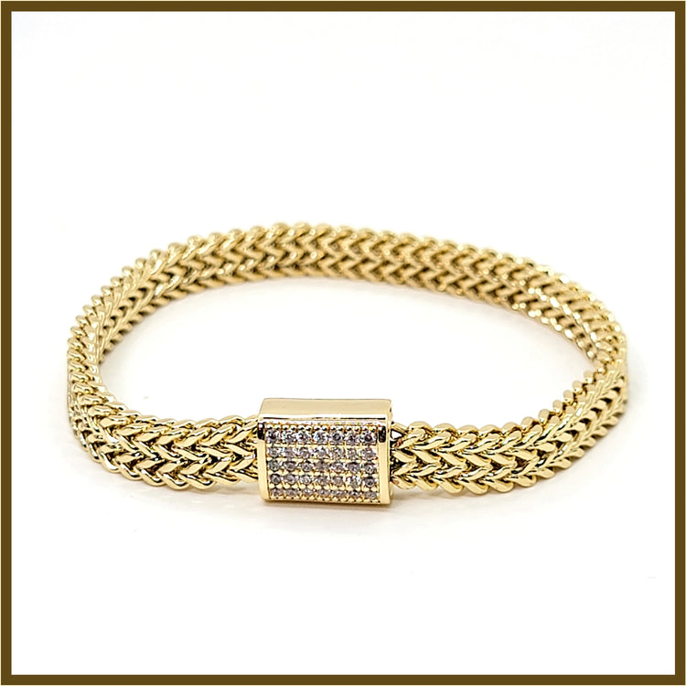 Pavé Clasp Magnet Bracelet - Leila Jewels