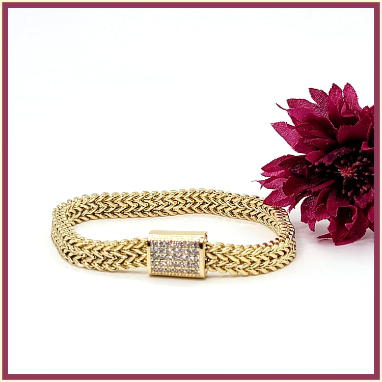Pavé Clasp Magnet Bracelet - Leila Jewels