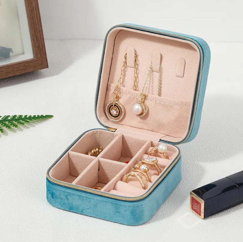 Weekend Luxe Travel Jewelry Organizer – Plush Microfiber Case
